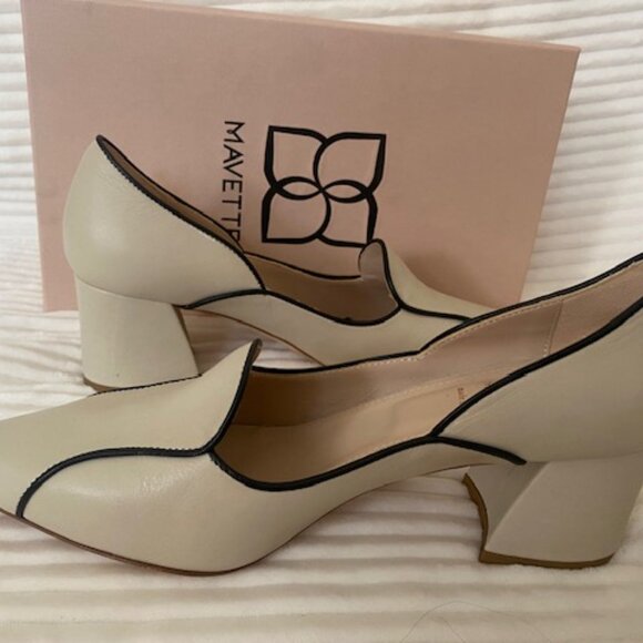 Beautiful Mavette cream pumps -- never worn! - Picture 3 of 8